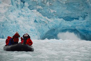 1024px-Ecotourism_Svalbard